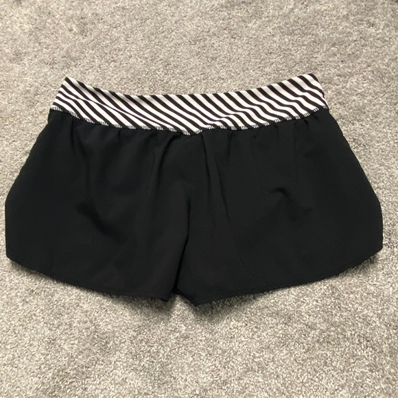 Black & White Nike Athletic Shorts, L - Picture 9 of 9